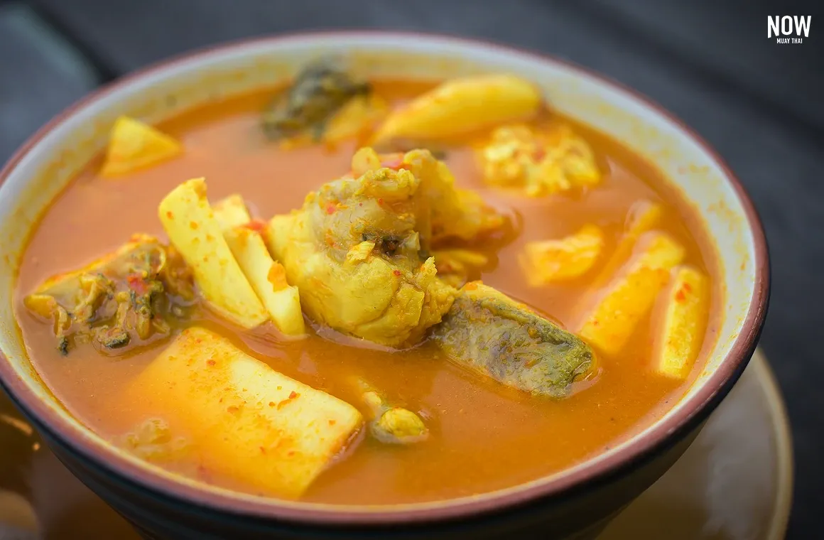Gaeng Lueang – Southern Thai sour curry made with seabass (pla kaphong) and coconut shoots (yod maphrao), known for its bold, spicy, and tangy flavor profile.
